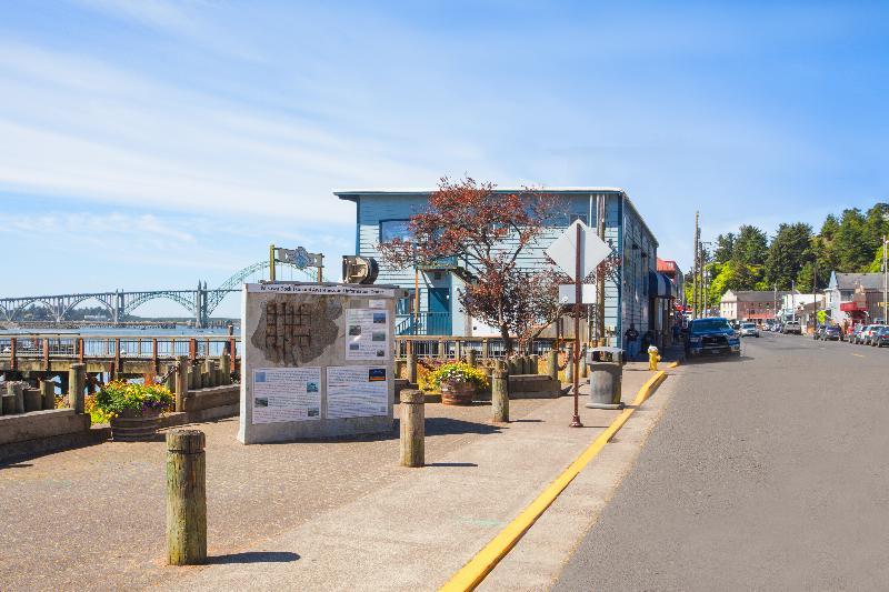 Holiday Inn Express Newport By Ihg Ngoại thất bức ảnh