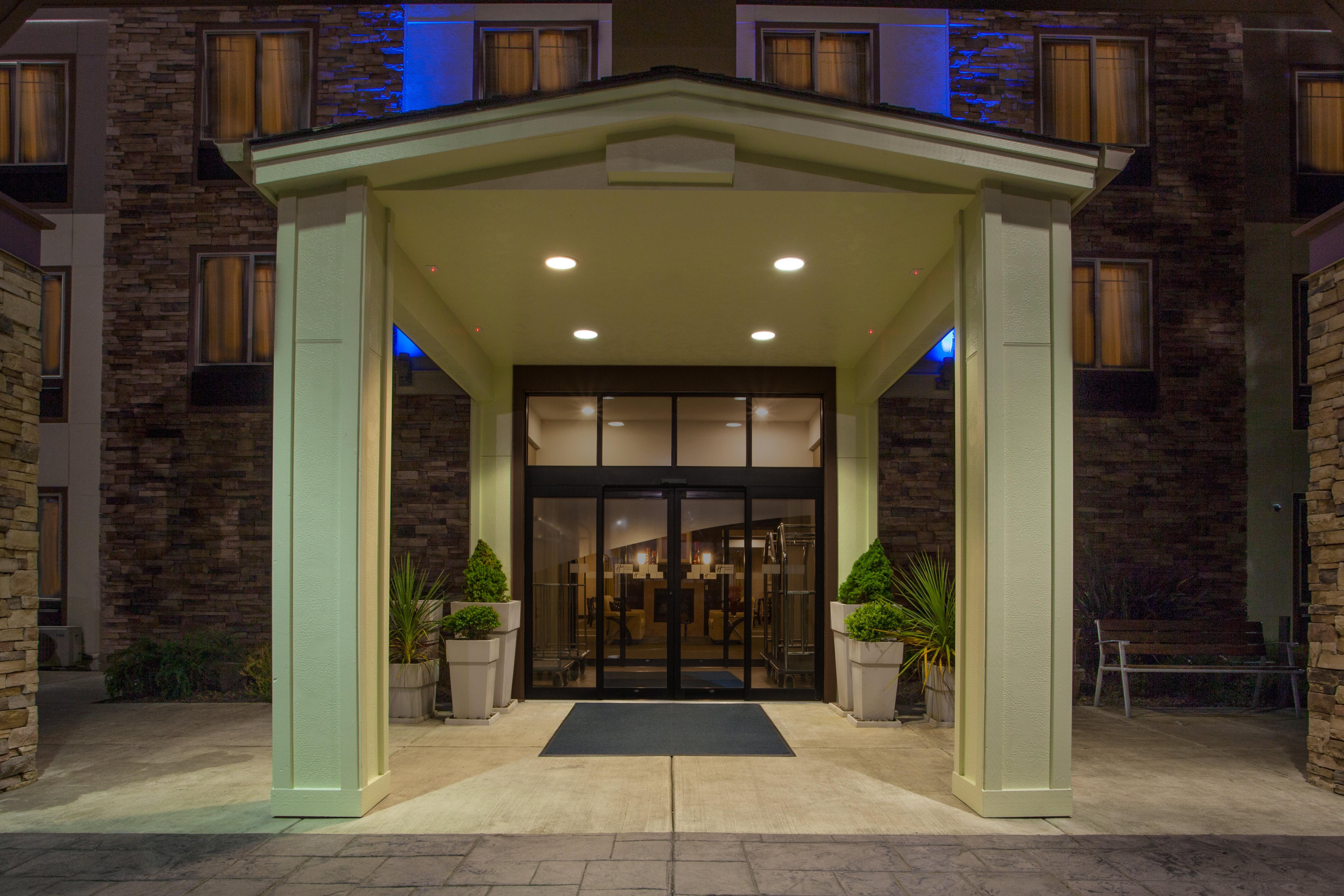 Holiday Inn Express Newport By Ihg Ngoại thất bức ảnh