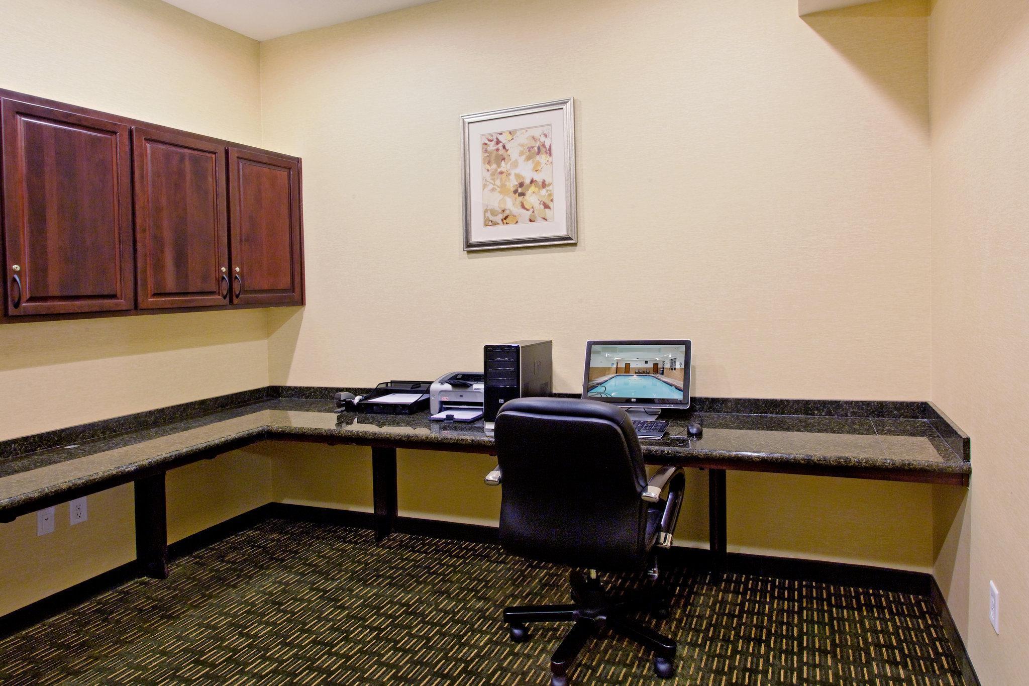 Holiday Inn Express Newport By Ihg Ngoại thất bức ảnh