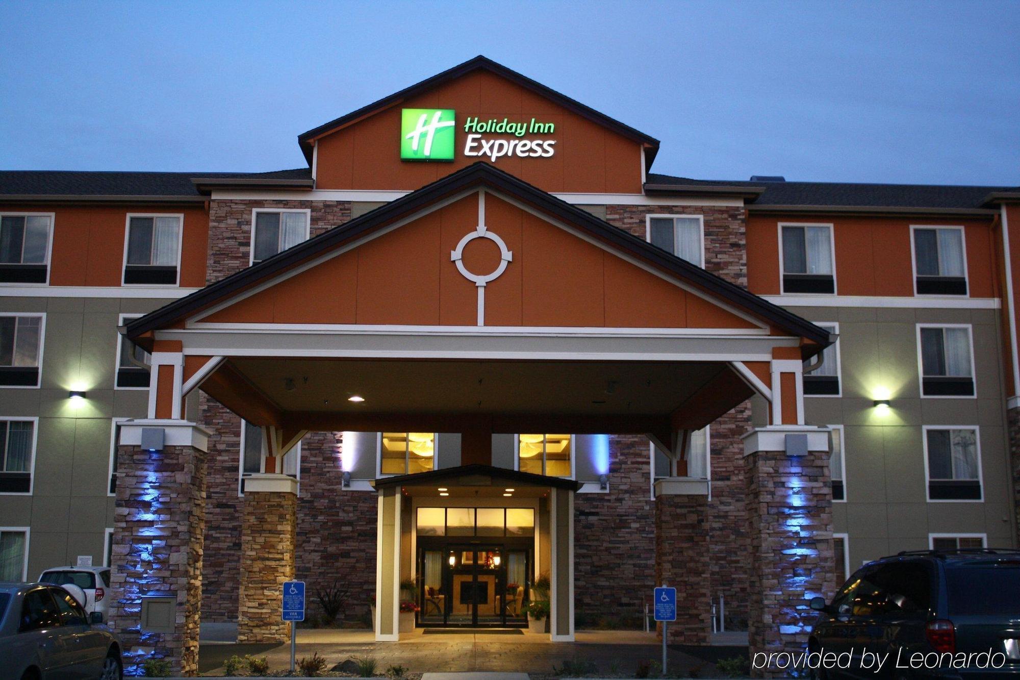 Holiday Inn Express Newport By Ihg Ngoại thất bức ảnh