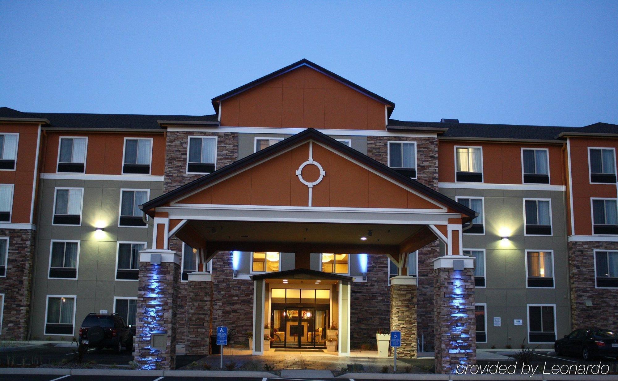 Holiday Inn Express Newport By Ihg Ngoại thất bức ảnh