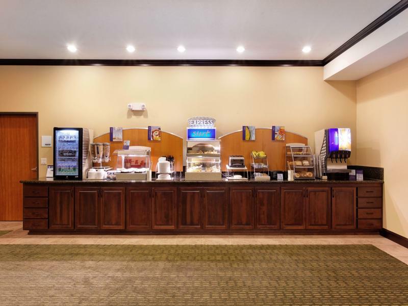 Holiday Inn Express Newport By Ihg Ngoại thất bức ảnh